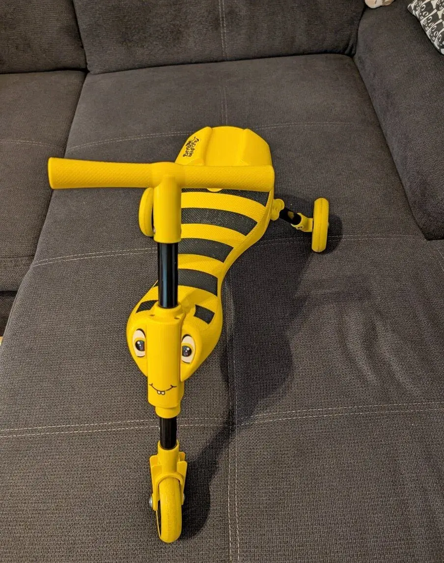Dětské skládací odrážedlo ScuttleBug – včelka (dovoz UK)