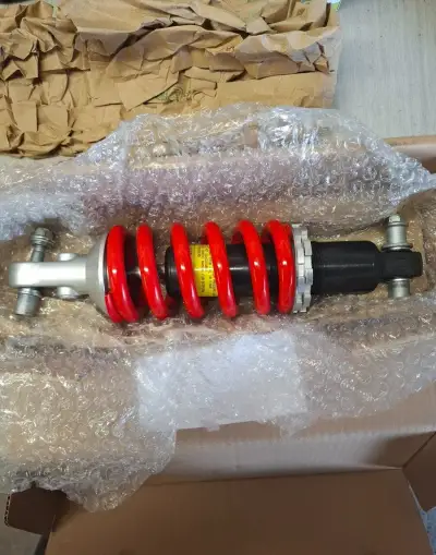 Zadní tlumič Aprilia tuono 660