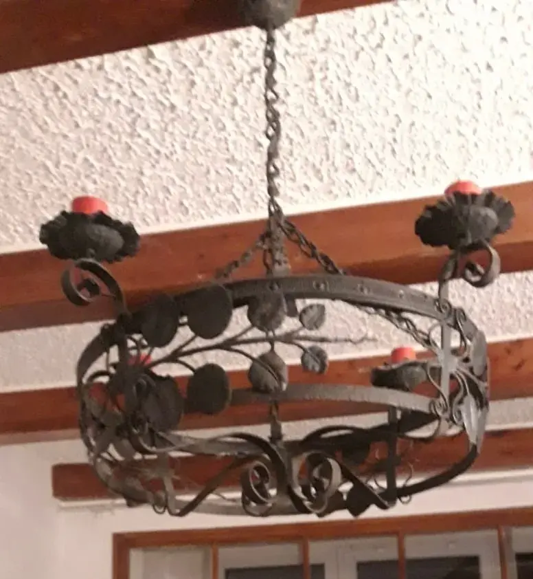 Kovový lustr plně funkční