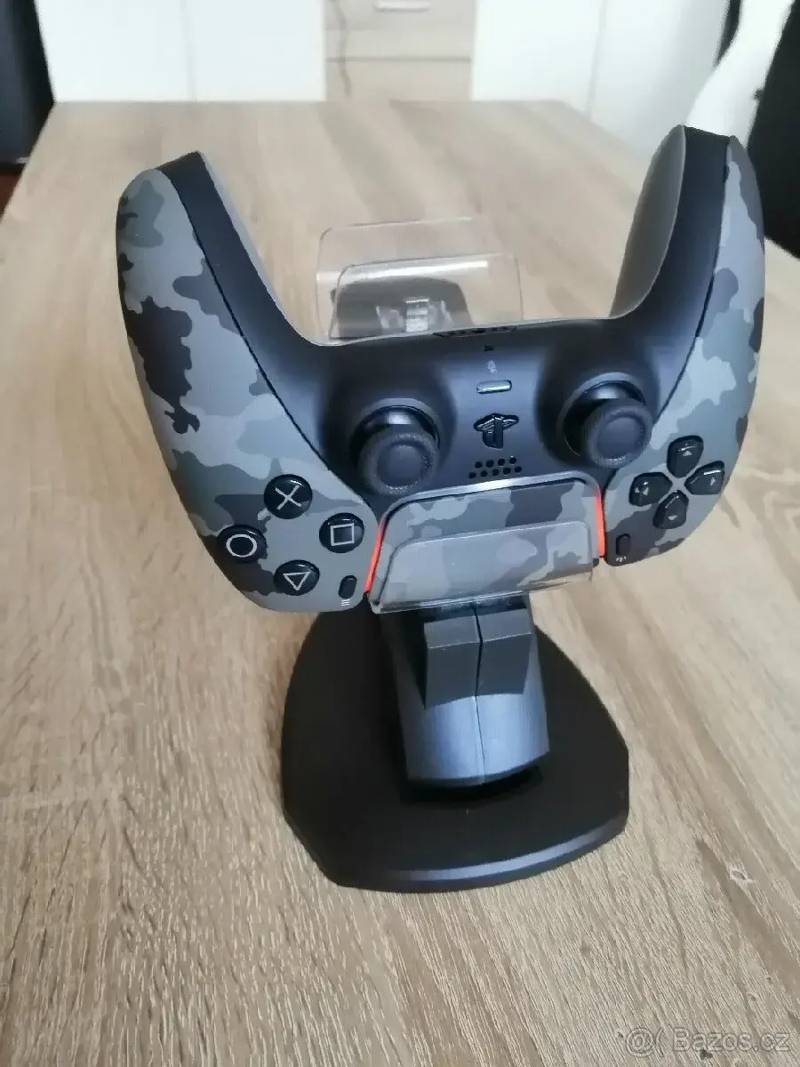 Nabíjecí stanici pro Playstation 5