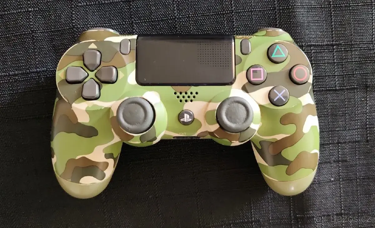 Ovladač Playstation 4 maskáč