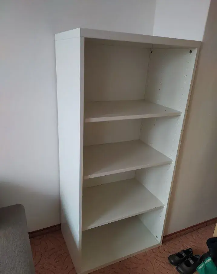 knihovna Ikea