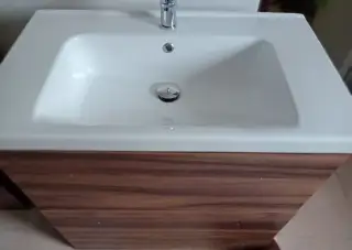 Koupelnová skříňka s umyvadlem