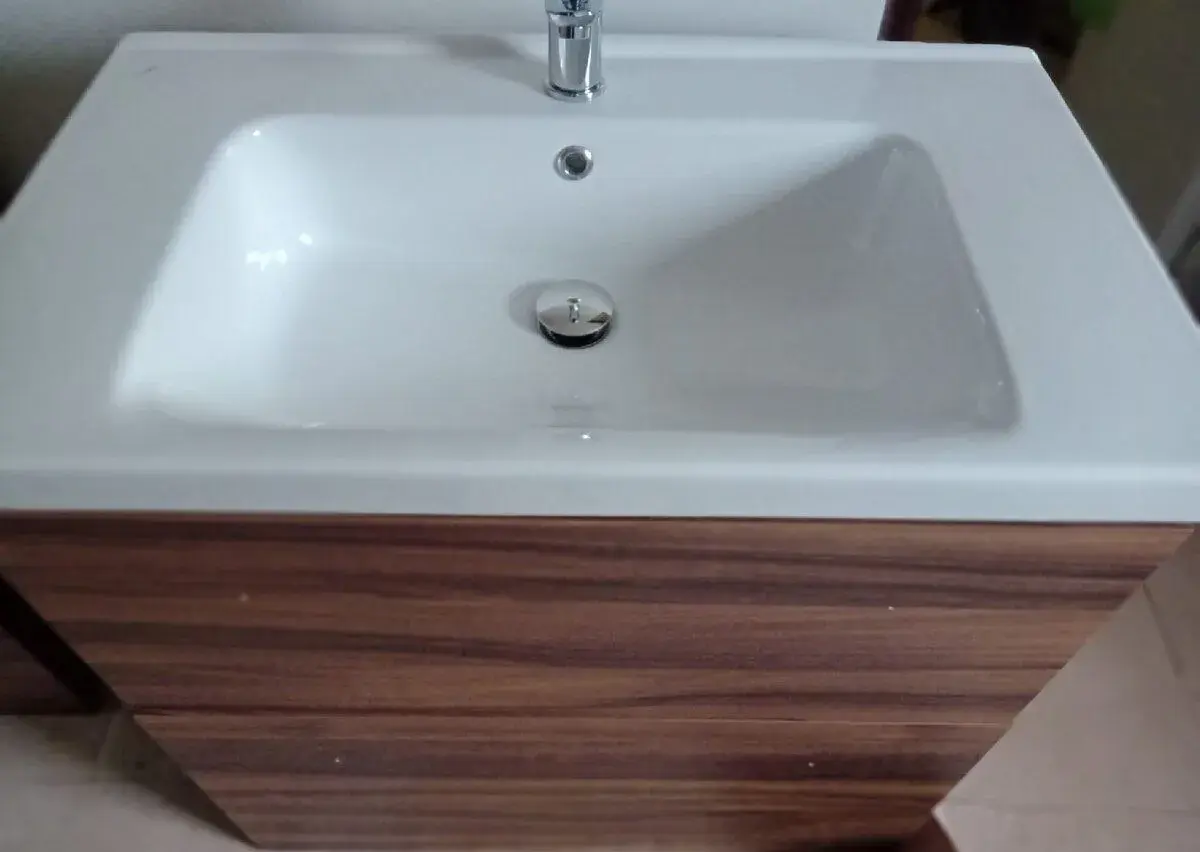 Koupelnová skříňka s umyvadlem