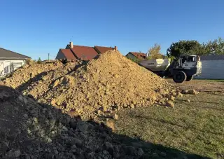 Daruji zeminu z výkopu – cca 120 tun, možnost dopravy