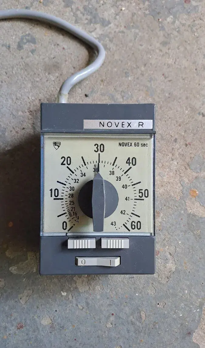 Spínací časovaci hodiny fotokomora