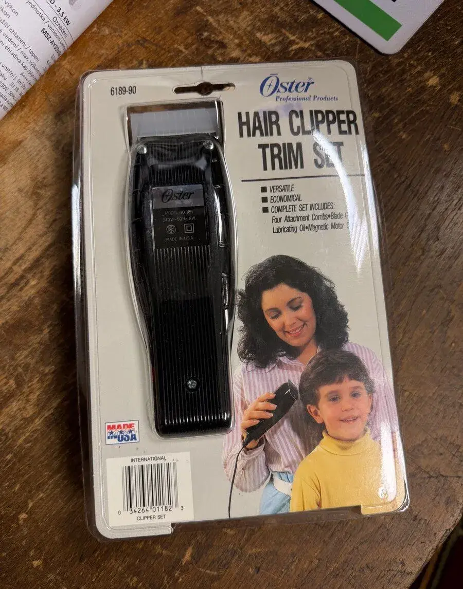 Profesionální strojek na vlasy Oster Clipper