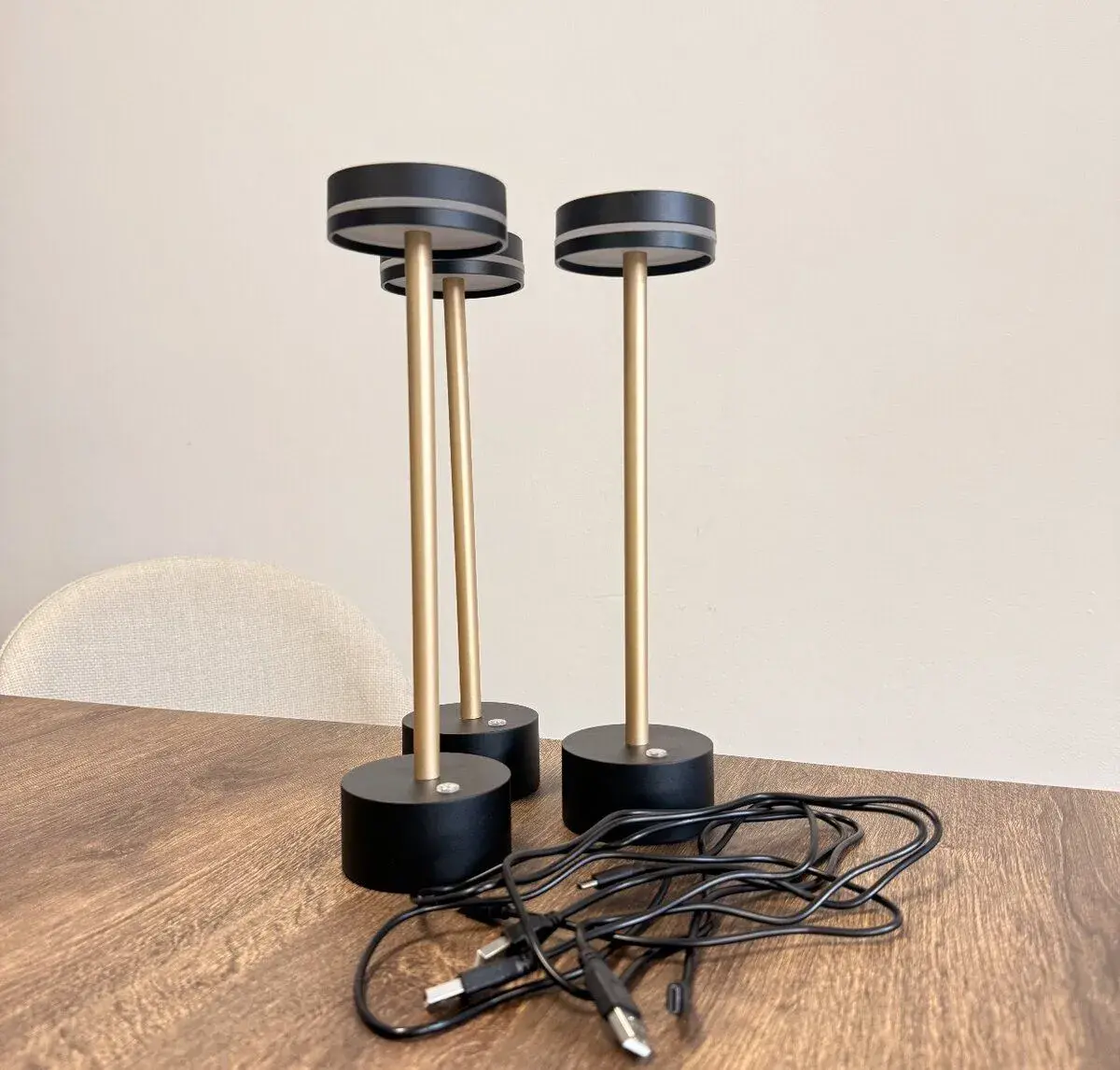 Nabíjecí stmívatelná LED stolní lampa