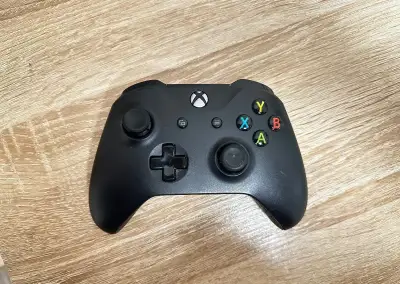 Bezdrátový ovladač Xbox One - černý