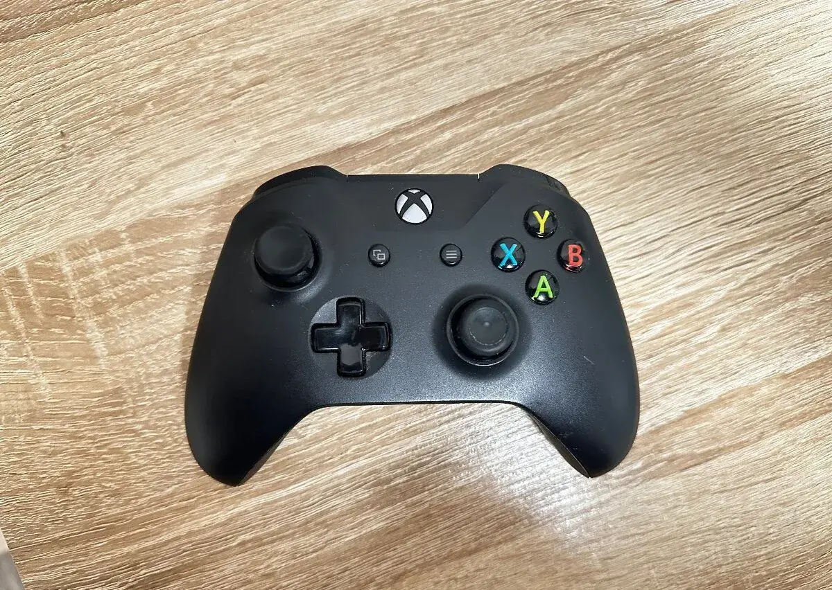 Bezdrátový ovladač Xbox One - černý