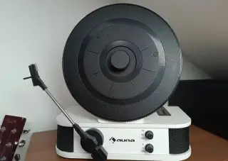Vertikální gramofon Auna Verticalo S