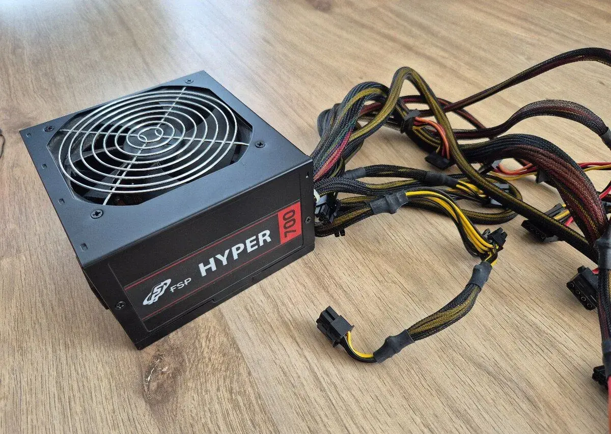 FSP Fortron Hyper 700W (HP700S) – 80 PLUS