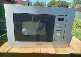 Vestavná mikrovlnná trouba Gorenje BM300X z nerezové oceli –