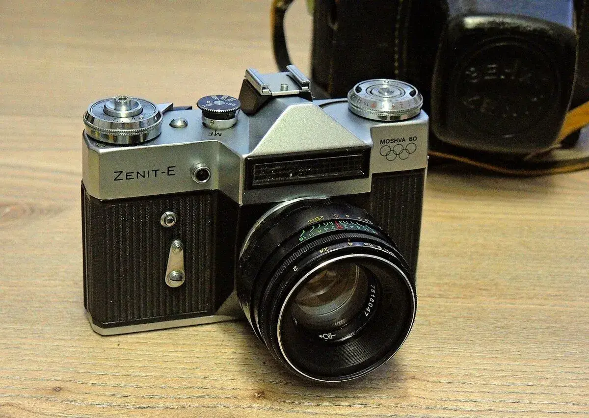 Zenit E z edice Moskva 80' + Helios 44-2