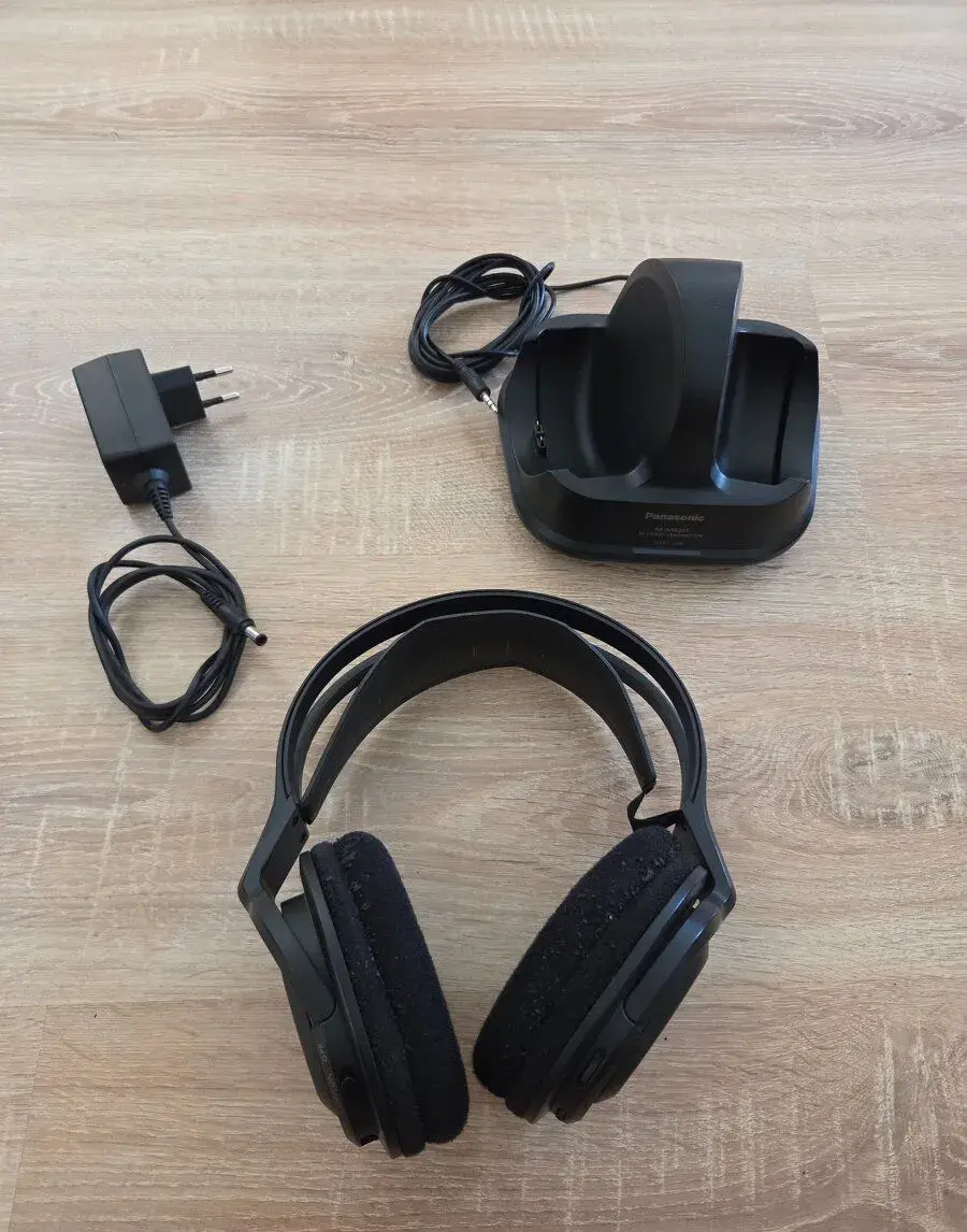 Bezdratová sluchátka Panasonic RP-WF820