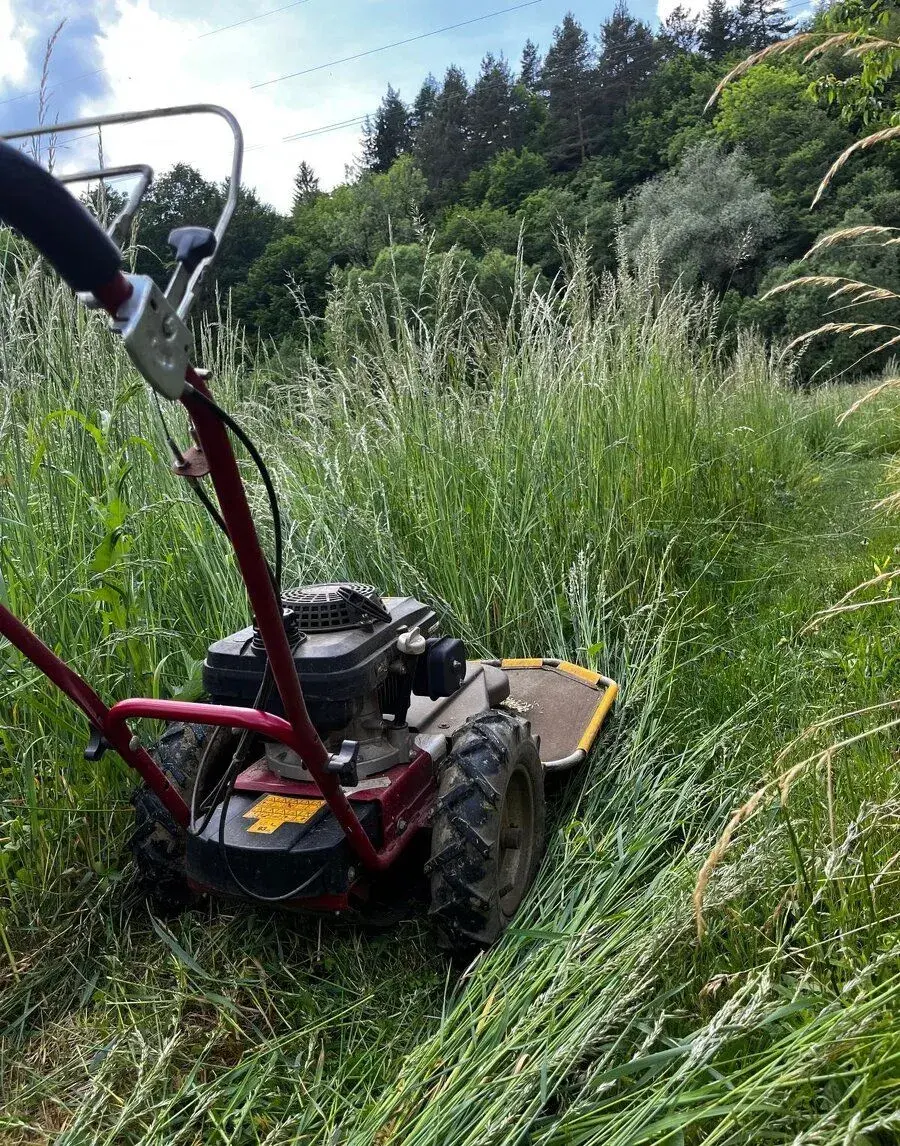 Sečení trávy, vysoké trávy a křovin