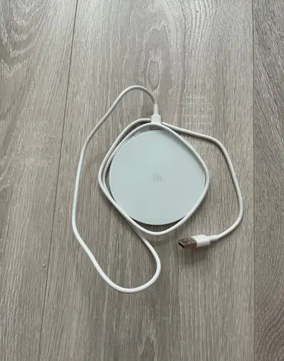 Bezdrátová nabíječka Qi / 15W + kabel
