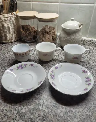 Sada retro šálků a podšálků Made in China