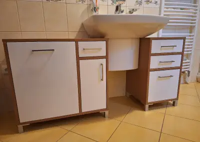 Koupelnové skříňky s umyvadlem
