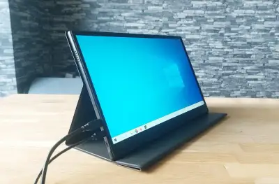 Přenosný monitor 15.6" s reproduktory