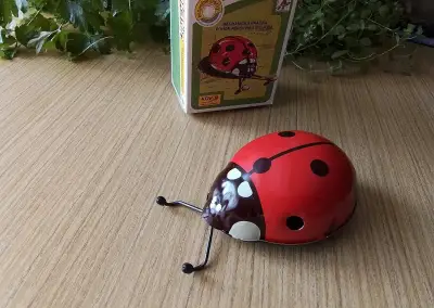Legendární plechová Beruška Kovap na klíček – Nová