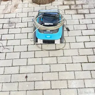 Bazenovy vysavač