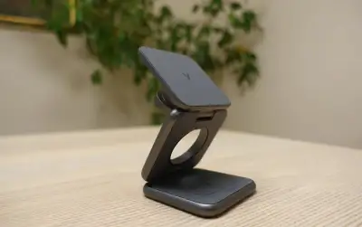Yenkee Magfold YAC 01 –skládací Qi2 nabíječka 3v1 pro iPhone