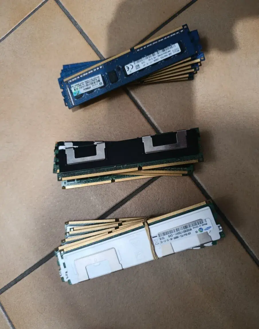 Prodej vymena 18 ks ram pameti server 4gb a 2gb