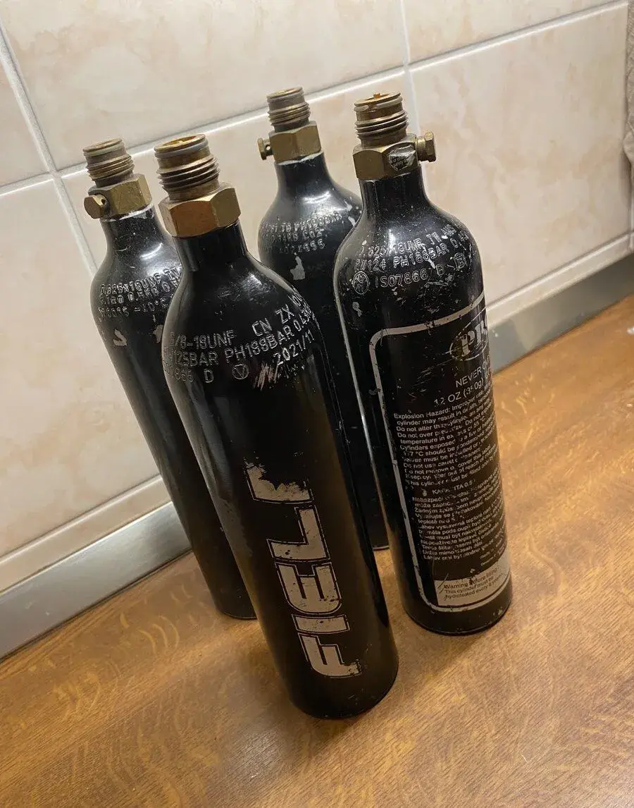 CO₂ lahev 12oz na paintball