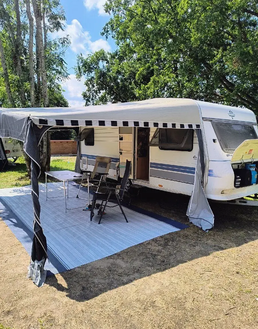 Karavan hobby 495