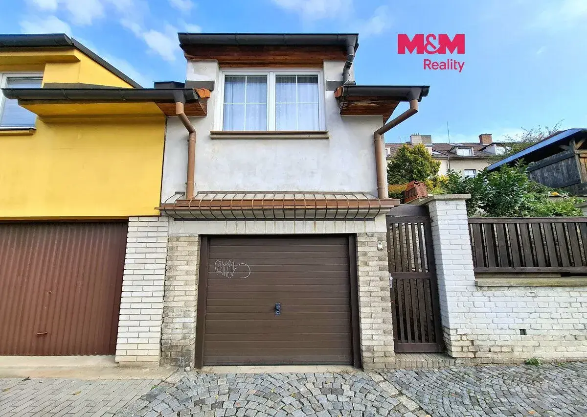 Pronájem garáže 13 m2, ul. Dubečská, Praha 10 - Strašnice