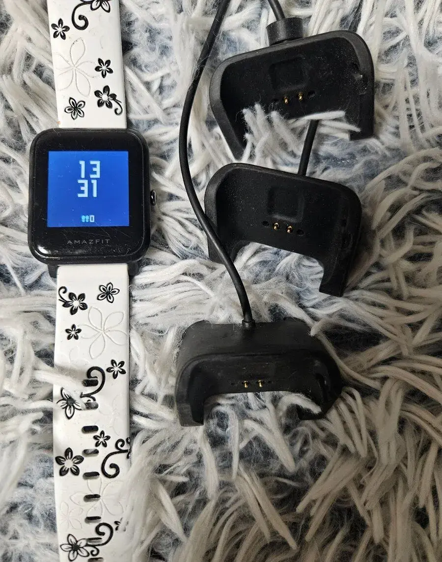 Amazfit Bip – chytré hodinky + 3 nabíječky