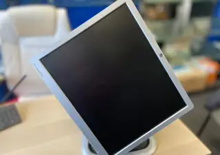 LCD HP 19" s otočným stojanem - více kusů