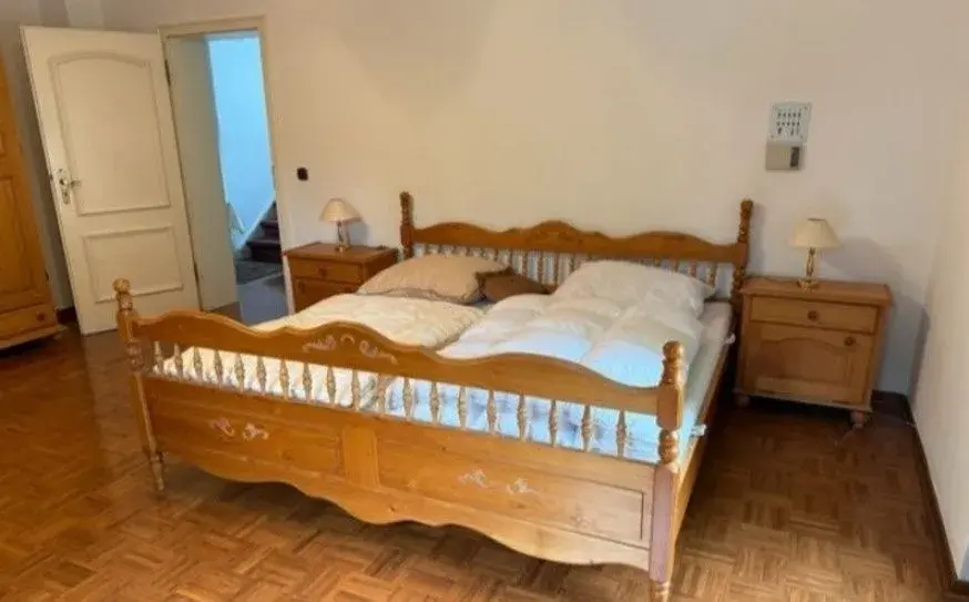 Vyřezávaná selská ložnice z masivu,7634