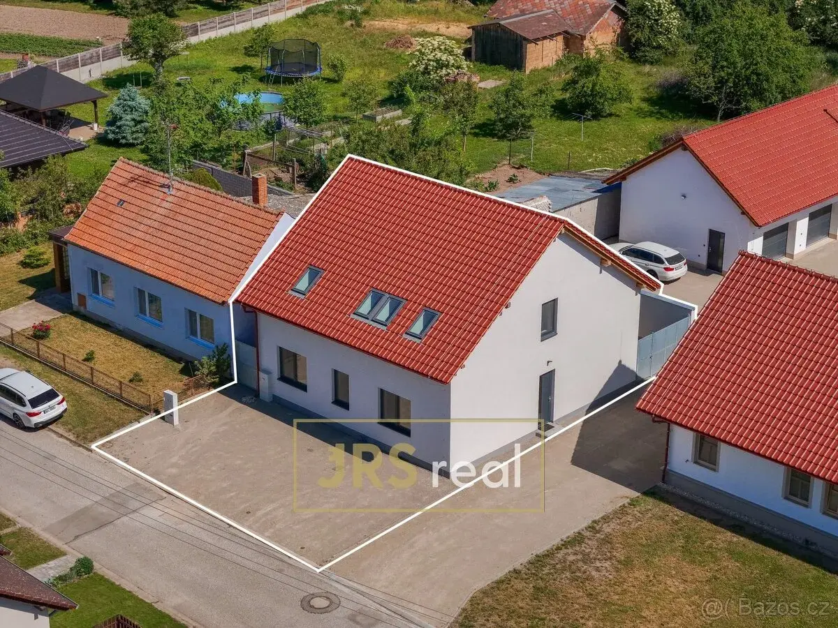 Dům se 3 byty a ateliérem v srdci Pálavy - Novosedly