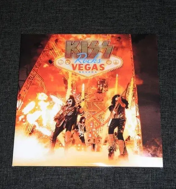 2LP + DVD Kiss - Kiss Rocks Vegas (2016) / LIMITKA / NOVÉ /