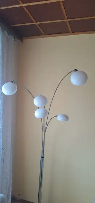 Velka stojaci lampa