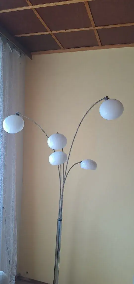 Velka stojaci lampa