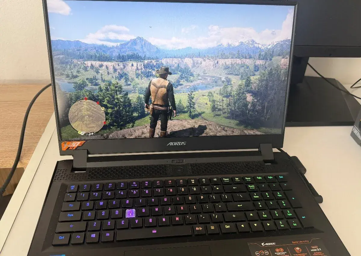 Gigabyte AORUS 17G YD RTX 3080 16 GB i7-11800H 32 GB RAM