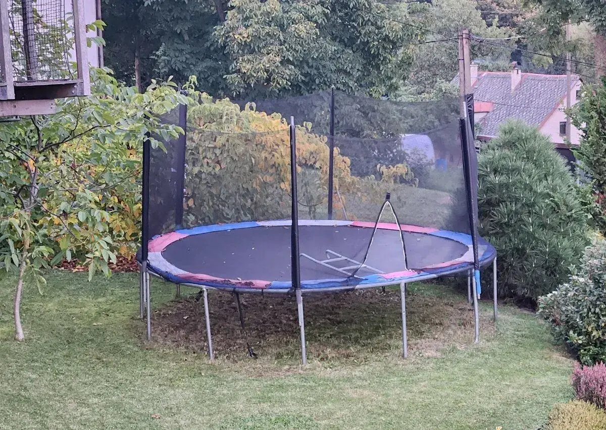 Daruji trampolínu