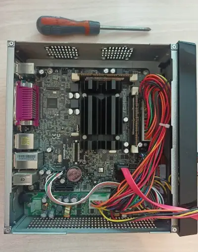 ASROCK D1800B-ITX - mini pc