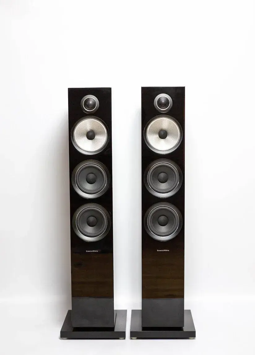 B&W 704 S2