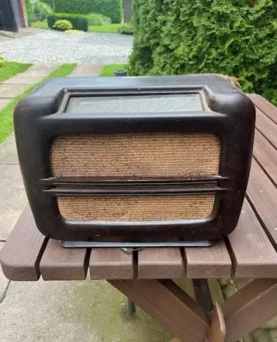 staré radio Tesla 504U