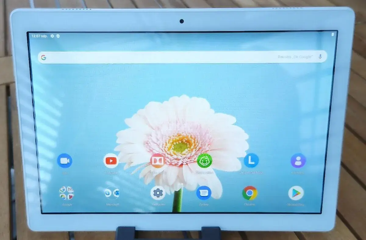 Lenovo TB-X505L – tablet na pohádky, YouTube i internet, SIM