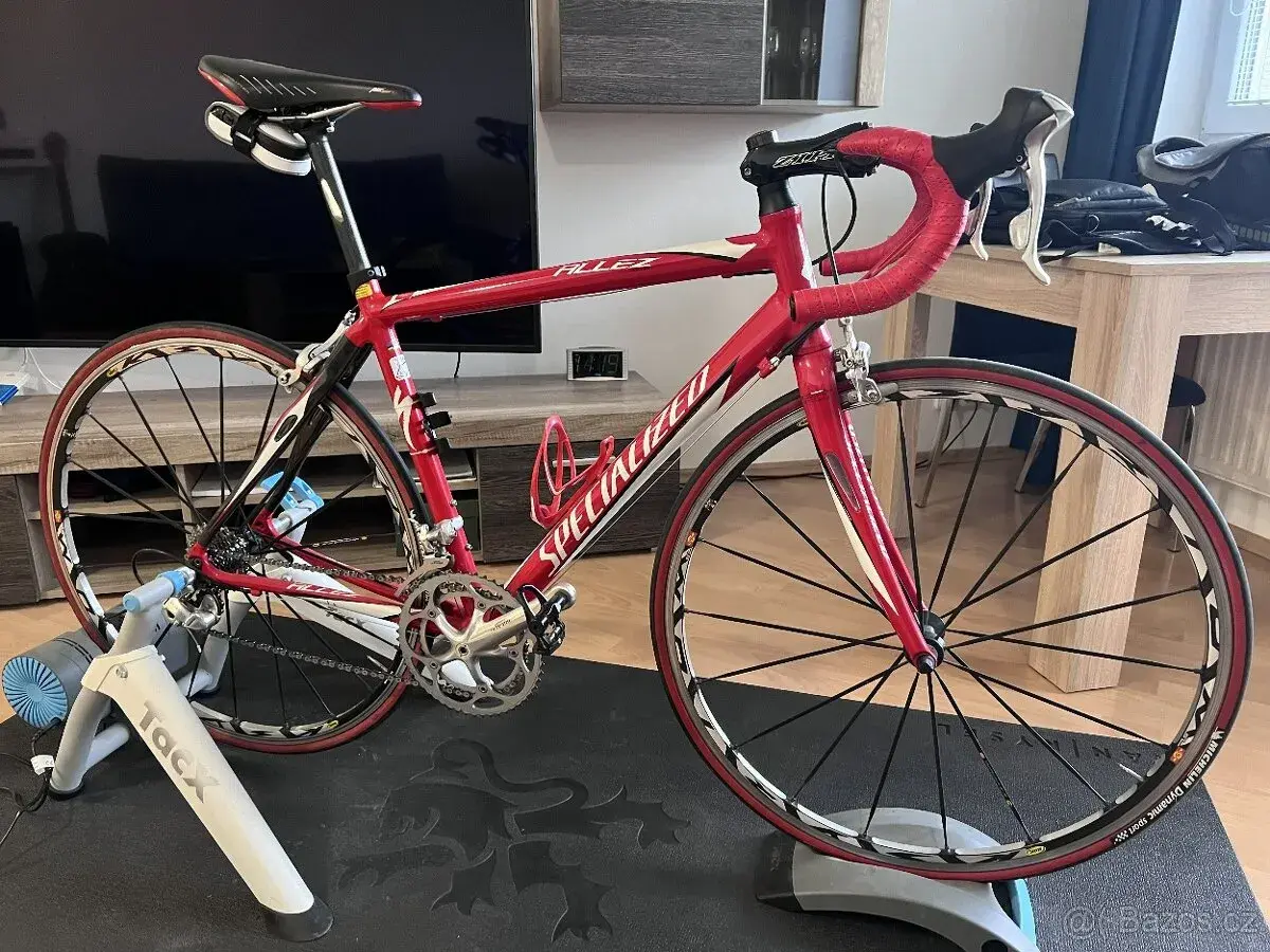 Silniční kolo Specialized