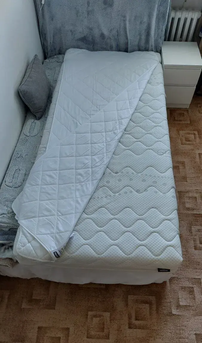 Kvalitní matrace DREAMZONE 90×200 cm, tvrdší, výborný stav