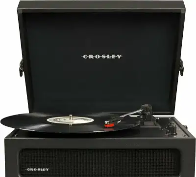 PŘENOSNÝ/KUFŘÍKOVÝ GRAMOFON CROSLEY VOYAGER BLACK