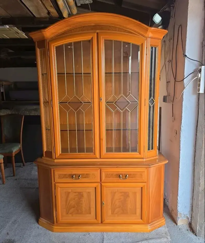 Vitrína velká masivní - výška 215 cm, rozložitelná