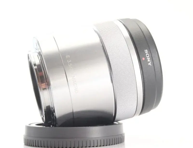 Sony 30 mm f/3,5 SEL pro bajonet E