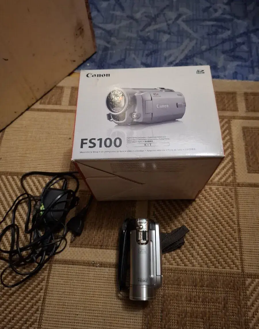 Canon video kamera FS100 pro zběratele funkční